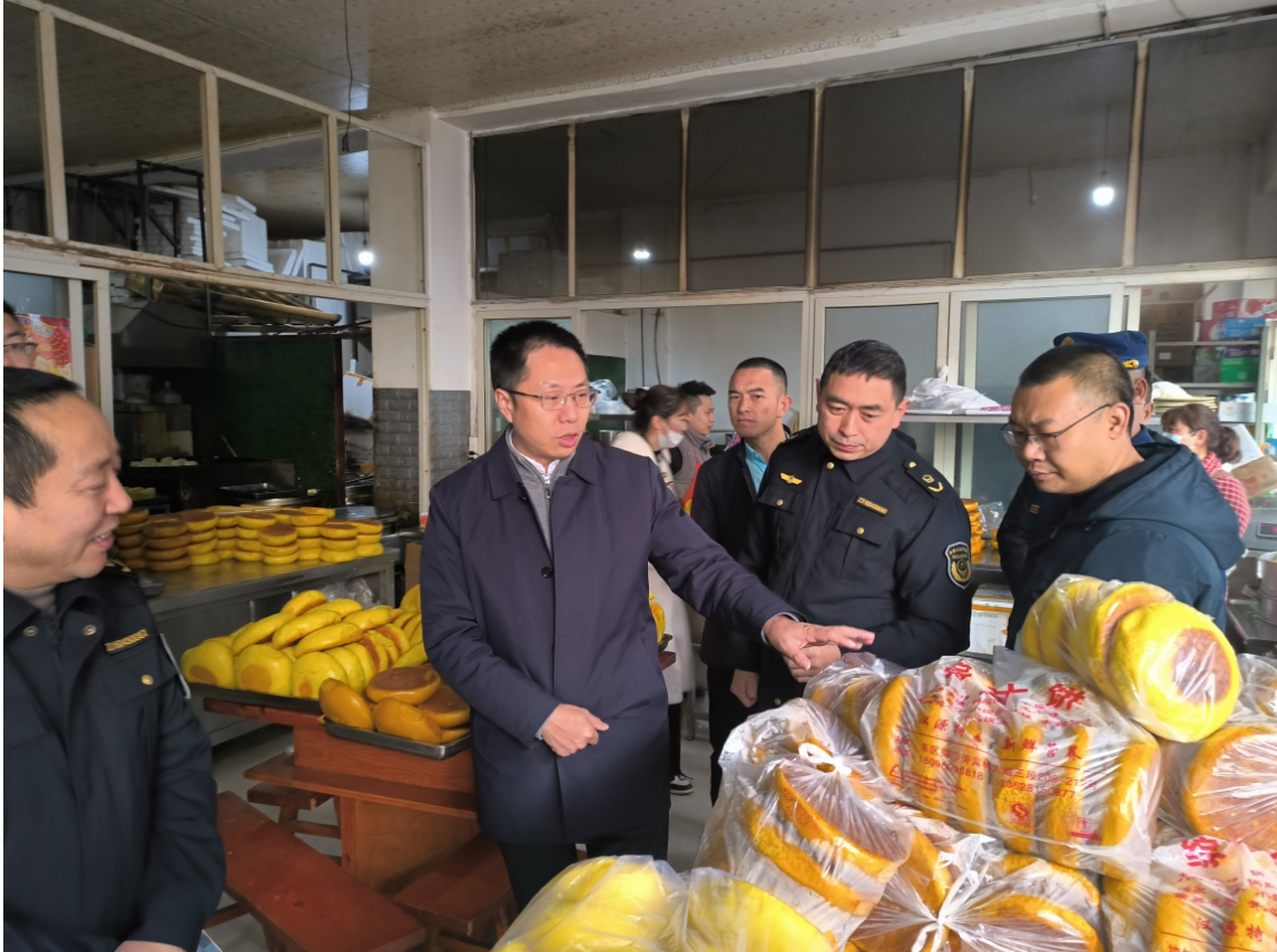 雅安市汉源县市场监督管理局汉源县委书记胡雪松带队开展春节前食品