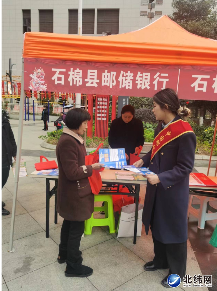传播征信知识弘扬诚信文化储银行雅安石棉县支行积极开展征信宣传活动