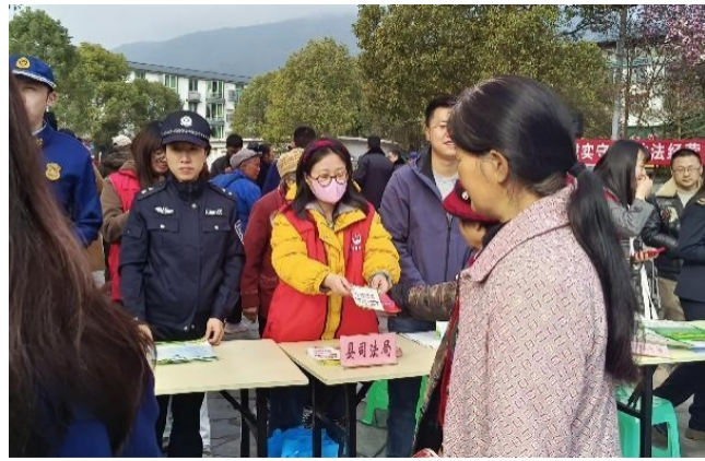 营造诚信消费环境环境雅安市天全县司法局开展315宣传活动